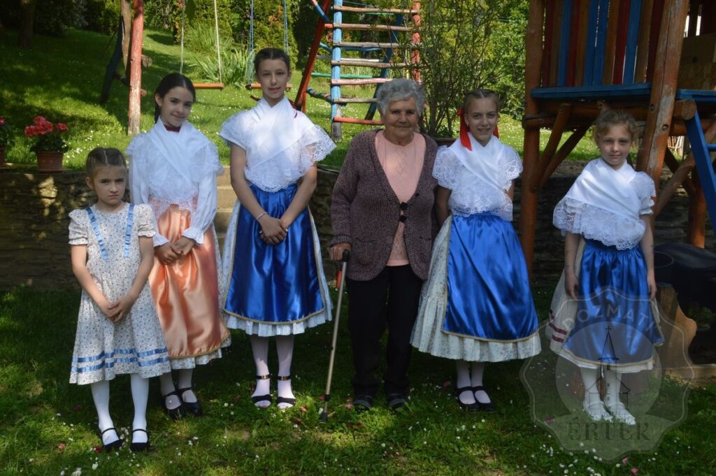 Pünkösdölés Dozmaton