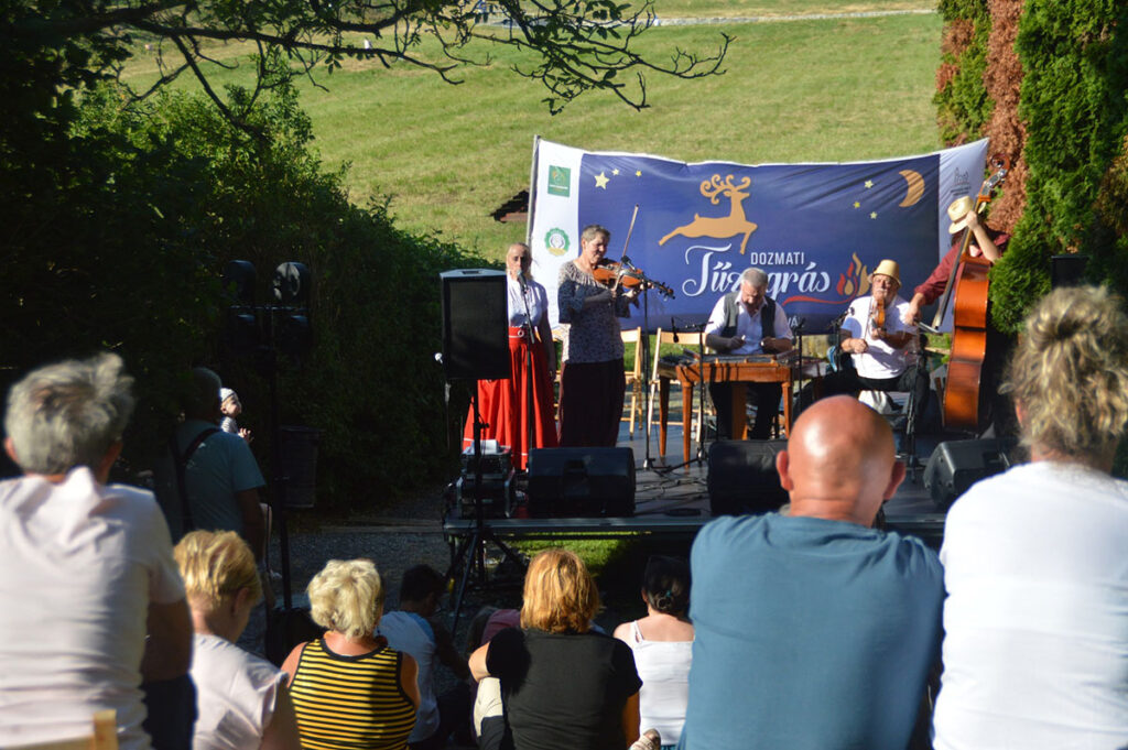 Boglya koncert a Muzsla-forrásnál