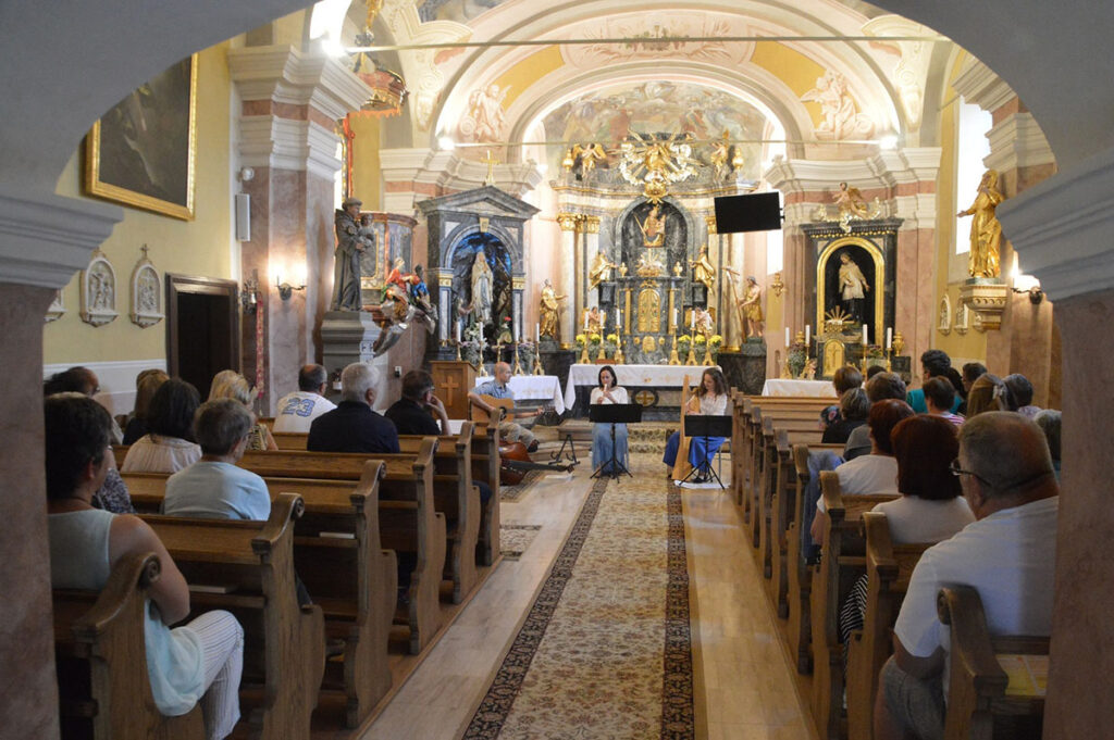 Koncert a dozmati templomban